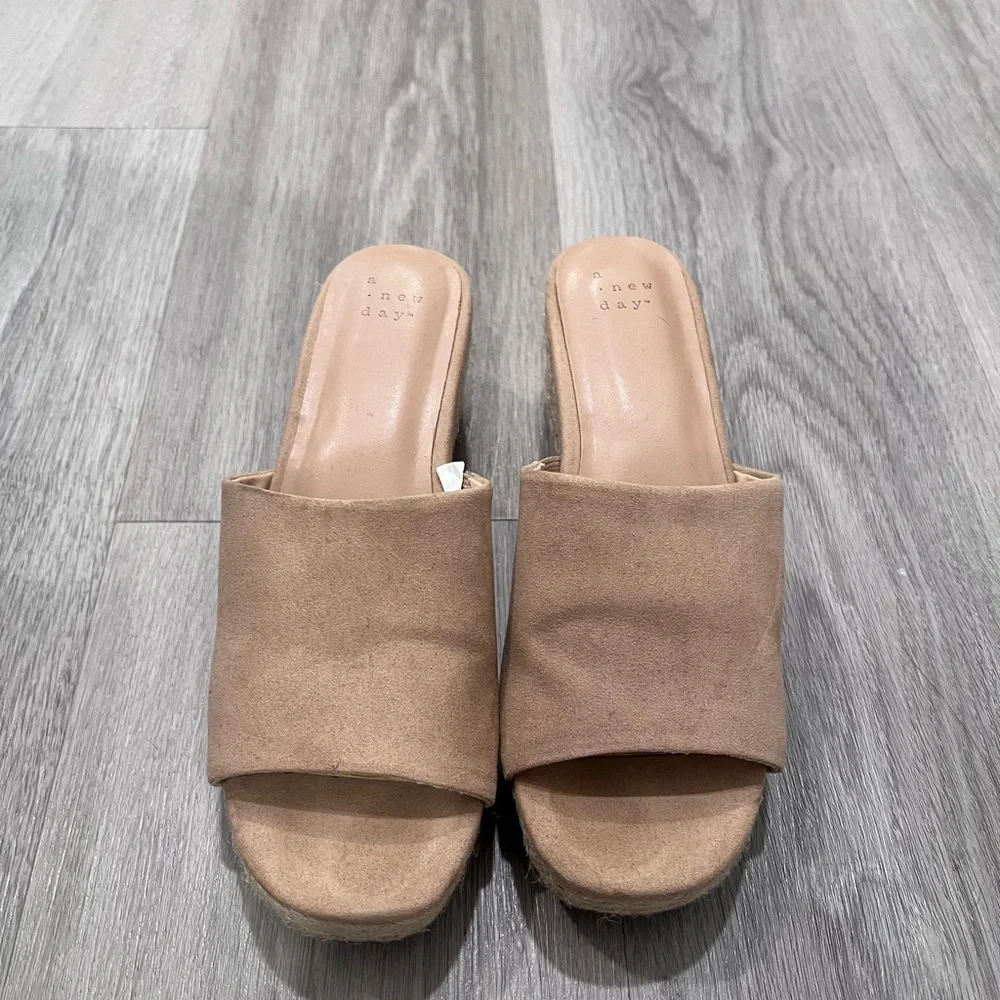 Casual Tan Platform Slide Sandals - Picture 3 of 5